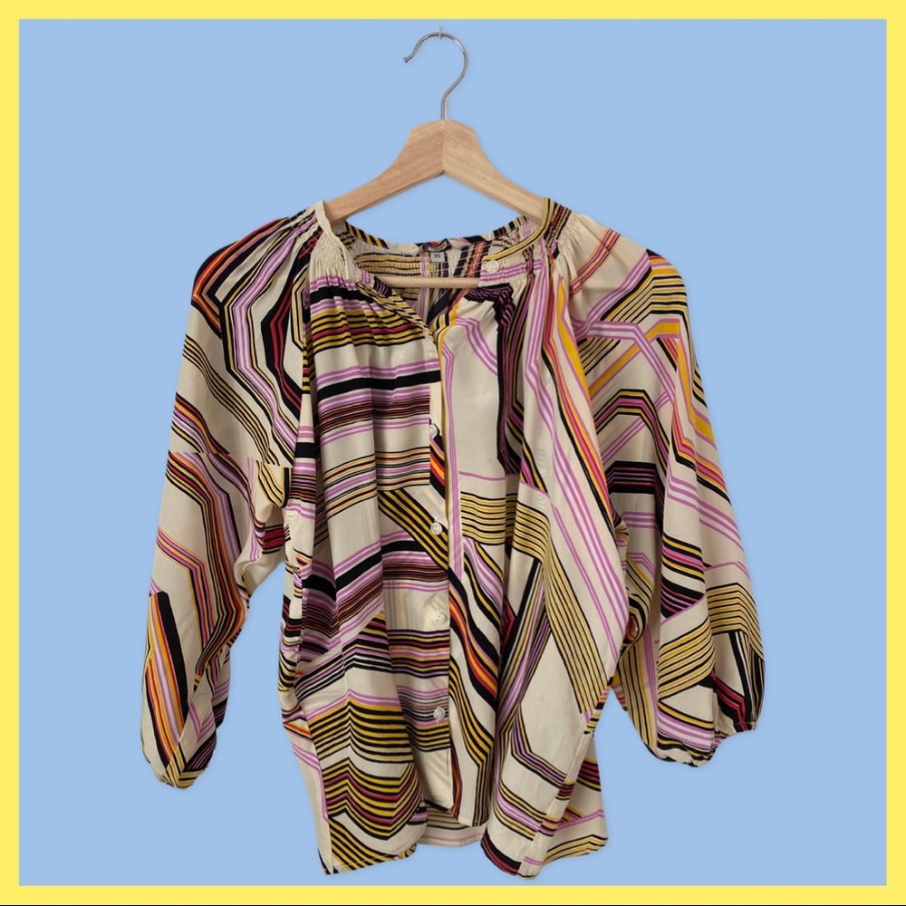 Tucker NYC Size XS, Silk Top, Drapey 3/4 Sleeves, Smocked Collar, Button Front